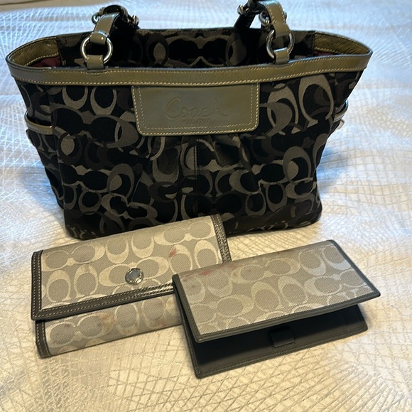 Coach Black and Gray Signature Optic Gallery Tote - Picture 1 of 12